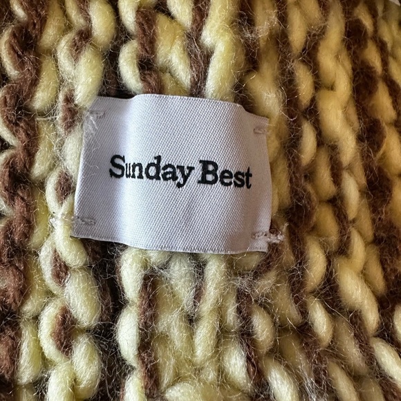 Aritzia “Sunday Best” Memphis Beanie - Picture 3 of 5